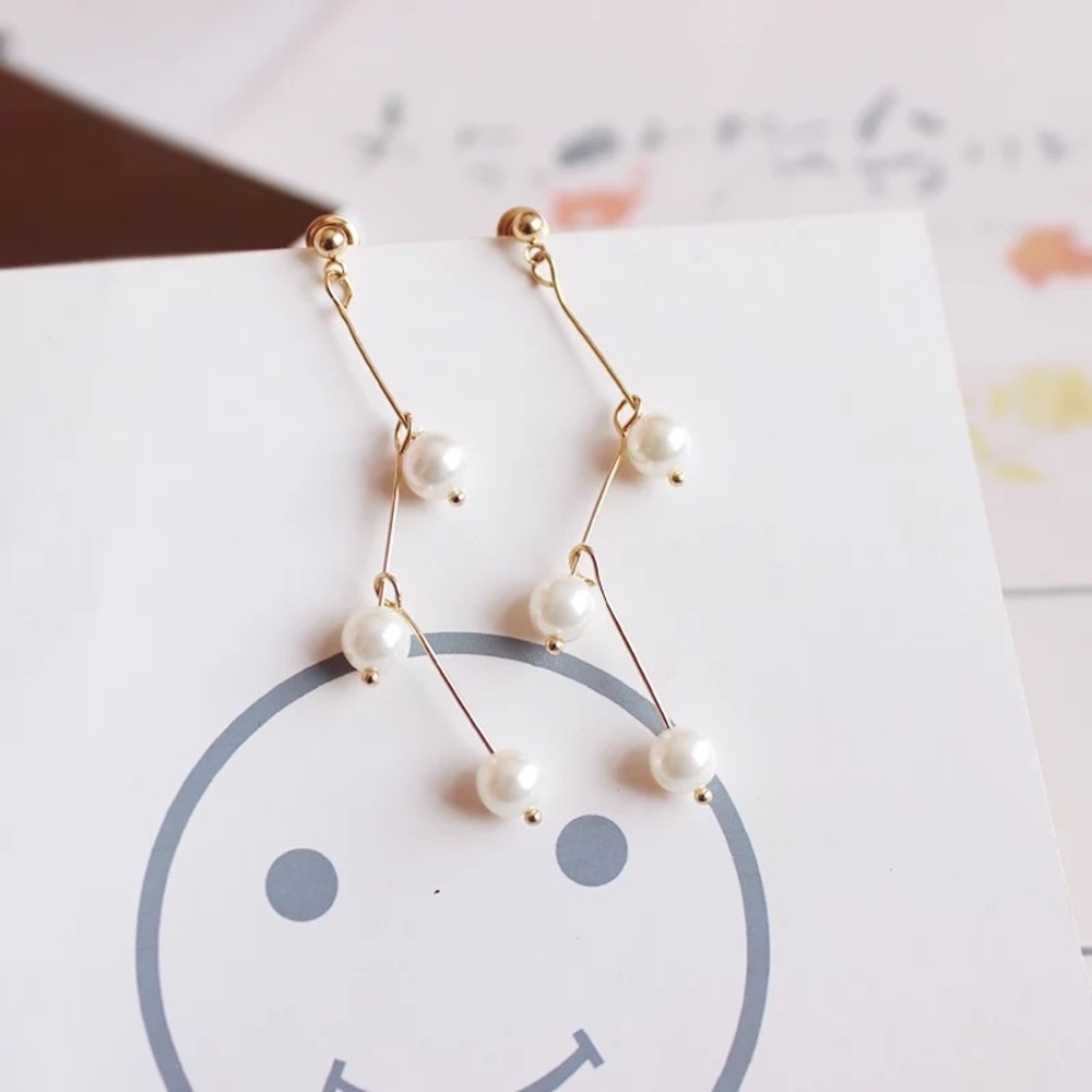 Irregularity pearl earrings